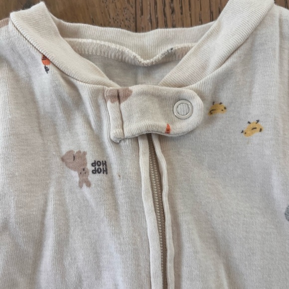 Carters 9 month Bunny Pajamas Footie Easter Carrot Chick Hop Hop Cream Cute Feet - Picture 3 of 7